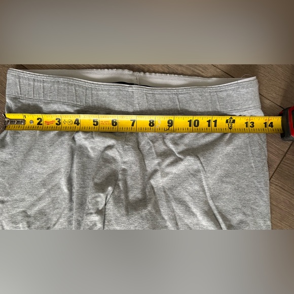 Nike Woman’s Gray Leggings - Picture 5 of 7